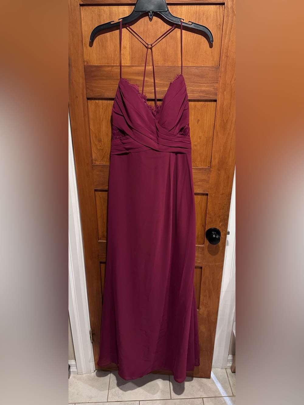 Elegant Women's Burgundy V-Neck Evening Dress